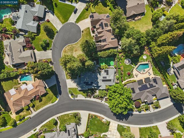 235 Saint Paul Dr, Alamo CA: https://media.crmls.org/mediaz/a3f56dd1-142e-4249-9d68-b3bec1e560fc.jpg