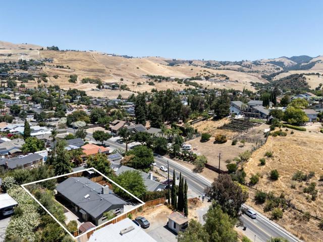 3527 Story Road, San Jose CA: https://media.crmls.org/mediaz/a3f5d661-6e61-402b-bdcf-7b60646418dd.jpg