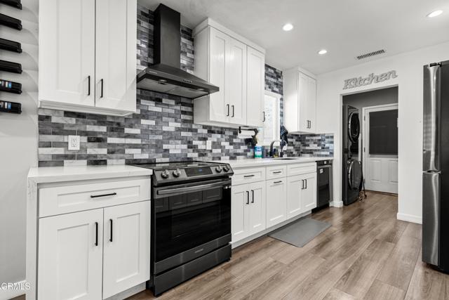 Detail Gallery Image 5 of 20 For 12827 Sylvan St, North Hollywood,  CA 91606 - 4 Beds | 3 Baths