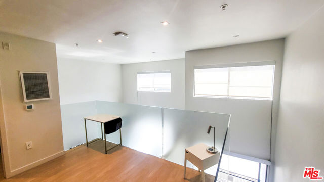 11649 Mayfield Avenue, Los Angeles CA: https://media.crmls.org/mediaz/a3f5ff6a-fecc-49d7-a1f0-8e2f32573f8f.jpg