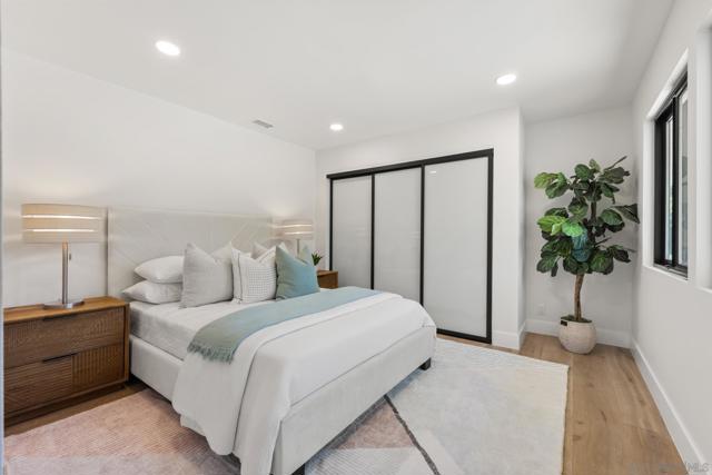 2975 Woodford Drive, La Jolla CA: https://media.crmls.org/mediaz/a3f6f436-13ea-4bb1-9572-3dcf89bccc73.jpg