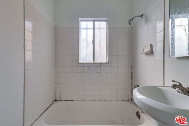 758 W 120th Street, Los Angeles CA: https://media.crmls.org/mediaz/a3f7cc85-20c8-4c41-94e1-17c103d1f70e.jpg