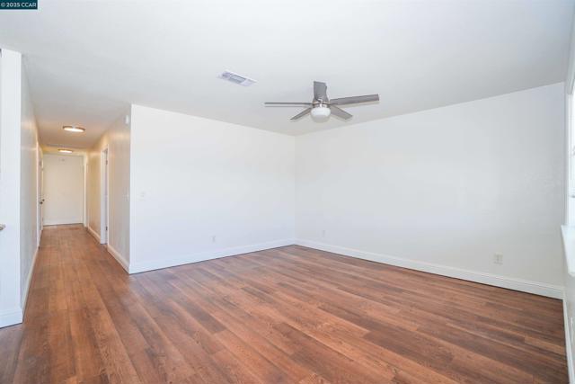 81 Pioneer Ct, Oakley CA: https://media.crmls.org/mediaz/a3f7f9ec-3c75-4ca7-bc65-f645a77d4239.jpg