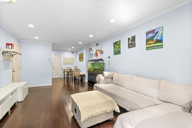 Image 8 of 29 For 2450 Bayshore Rd  Apt 7