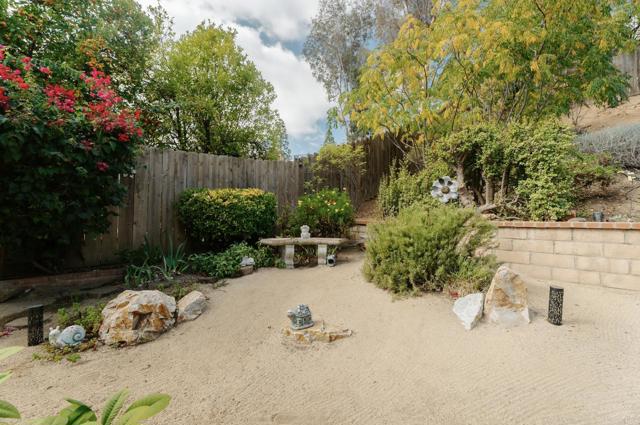 1715 Las Palmas Lane, Escondido CA: https://media.crmls.org/mediaz/a3f911d4-2b8c-4bd7-9013-0283f7ad0ce2.jpg