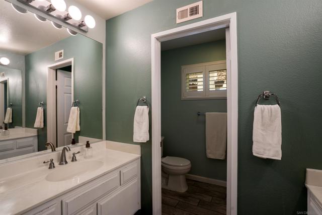 15865 Lofty Trail Dr, San Diego CA: https://media.crmls.org/mediaz/a3f9e2a3-788b-412d-ae79-4c601be1816d.jpg