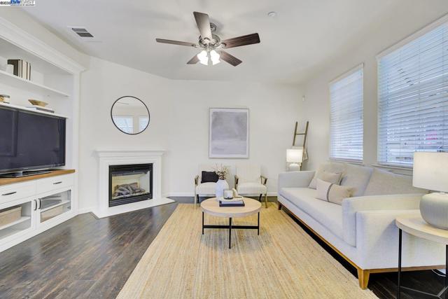 5092 Fioli Loop, San Ramon CA: https://media.crmls.org/mediaz/a3fa3086-e278-461f-a608-cb11ae2e63e9.jpg