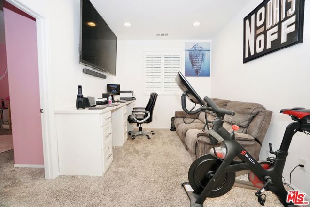 9009 S Calvin Way, Inglewood CA: https://media.crmls.org/mediaz/a3fa4578-6aa4-4e7c-9034-1c7cf7b68b0a.jpg