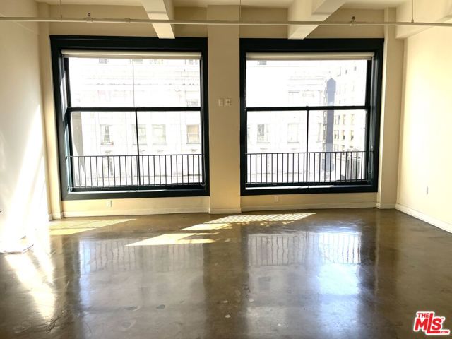 315 W 5th Street, Los Angeles CA: https://media.crmls.org/mediaz/a3fa59c5-7220-4868-b288-c3c673880c72.jpg