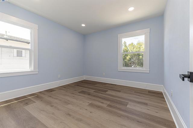 4015 SAN JUAN ST, Oakland CA: https://media.crmls.org/mediaz/a3fa5c44-f488-40b8-a402-3c8f228dbe63.jpg