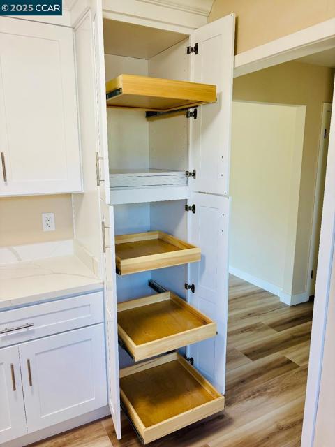 1011 Harbor View Dr, Martinez CA: https://media.crmls.org/mediaz/a3fb0fab-5076-4400-90e8-2a0461319106.jpg