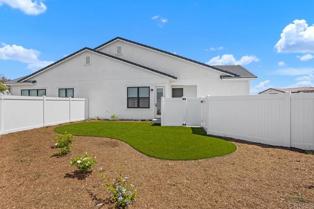 1203 Stonemark Place, Vista CA: https://media.crmls.org/mediaz/a3fbe8b6-233a-49da-8b10-47cc3a083a3b.jpg
