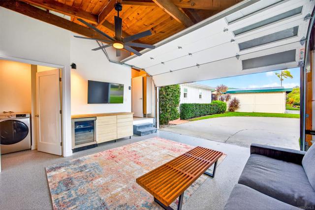 660 Cabrillo Ave, Coronado CA: https://media.crmls.org/mediaz/a3fc1e70-cb88-4ff1-8af7-62d87f140002.jpg