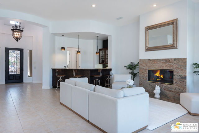 45 Vista Encantada, Rancho Mirage CA: https://media.crmls.org/mediaz/a3fc83f9-666a-421f-b5b7-7d4175582f93.jpg