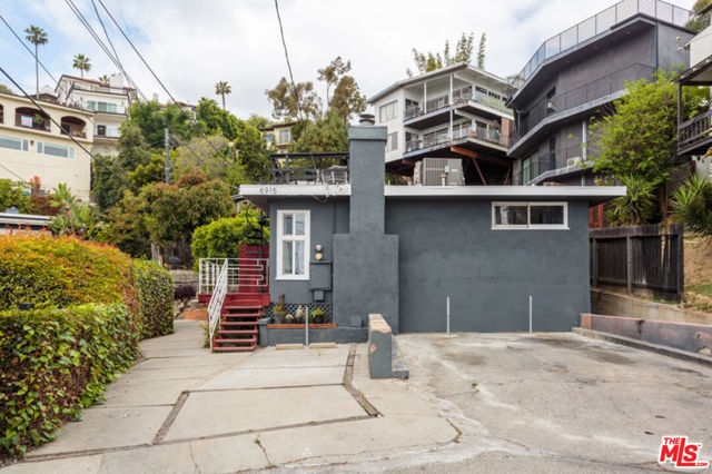 6915 Paseo Del Serra, Los Angeles CA: https://media.crmls.org/mediaz/a3fcaf73-d167-4bde-9f35-e4491b64507a.jpg