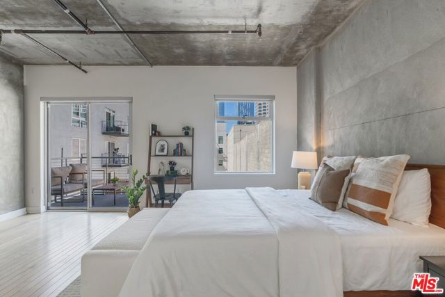 645 W 9th Street, Los Angeles CA: https://media.crmls.org/mediaz/a3fcbc55-2745-40c2-a059-59b3048013f2.jpg