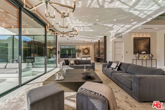 4049 Coldwater Canyon Avenue, Studio City CA: https://media.crmls.org/mediaz/a3fdcaa4-21d0-4a64-9212-d0da92bcb0a9.jpg