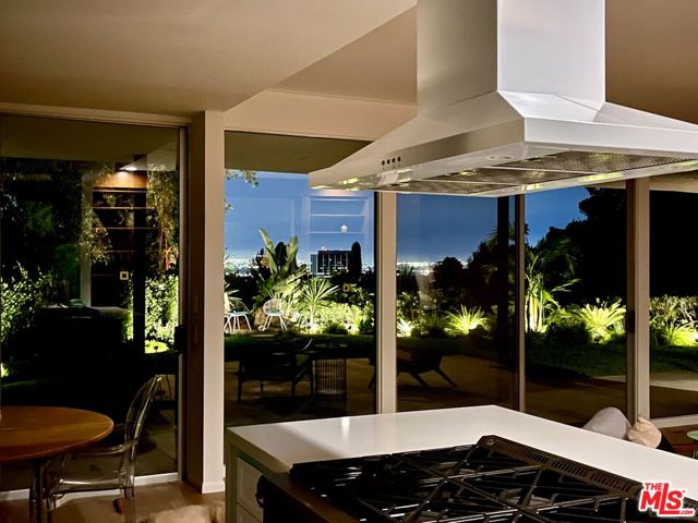 16045 Royal Mount Drive, Encino CA: https://media.crmls.org/mediaz/a3fdde50-e088-4131-9a43-6f8975d53da8.jpg