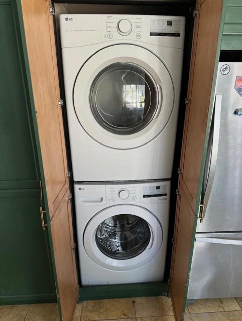 911 Caminito Madrigal, Carlsbad CA: https://media.crmls.org/mediaz/a3fefb98-266d-4522-af75-6cda402ede0e.jpg