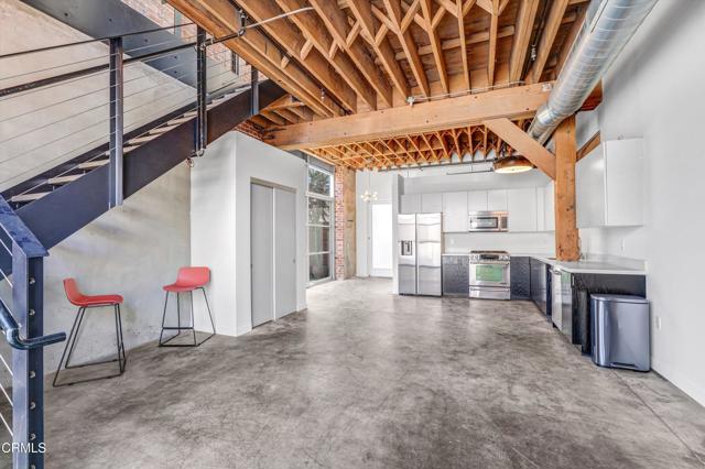 527 Molino Street, Los Angeles CA: https://media.crmls.org/mediaz/a3ff52b8-2040-477d-9d5a-b6c1fd443fa9.jpg