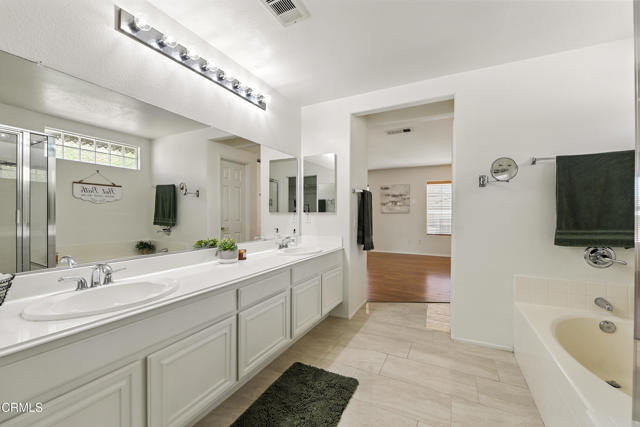 1529 La Verada Court, Camarillo CA: https://media.crmls.org/mediaz/a3ff8307-8b3c-43d8-8b3a-3edc2cf67823.jpg