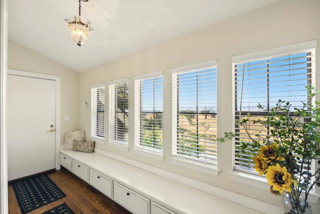 2525 Bridle Path Drive, Gilroy CA: https://media.crmls.org/mediaz/a3ff8c0b-e17a-4dd6-8621-dcab2e9969eb.jpg