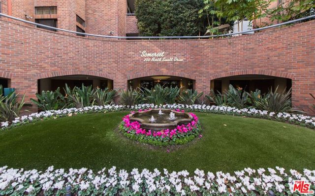 200 N Swall Drive, Beverly Hills CA: https://media.crmls.org/mediaz/a3ffa6e3-6f4e-466f-87b7-e1ca9a0e6ee3.jpg