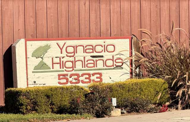 5333 Park Highlands Blvd, Concord CA: https://media.crmls.org/mediaz/a3ffc538-3677-4c4e-851a-37c813e36401.jpg