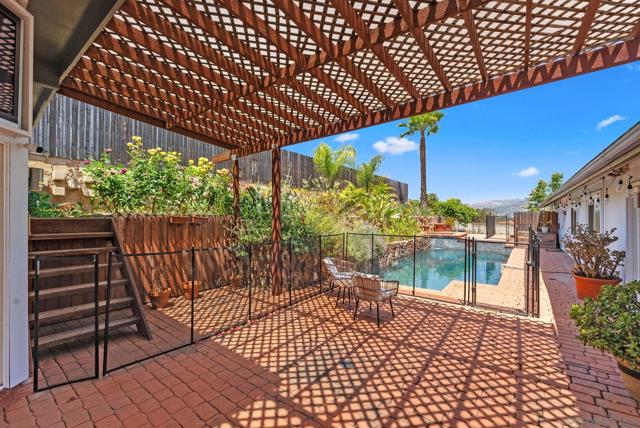 925 Moody Dr, Escondido CA: https://media.crmls.org/mediaz/a4009357-eaac-466b-8501-05d13ba5d98e.jpg