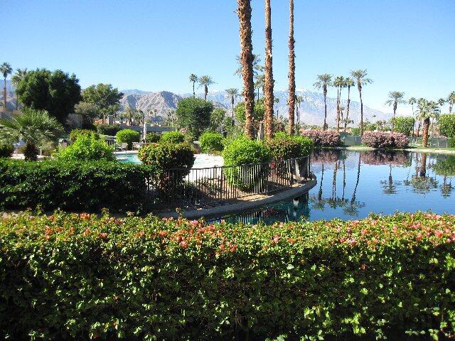 139 Lake Shore Drive, Rancho Mirage CA: https://media.crmls.org/mediaz/a400d2d9-2a98-4e03-8153-4e0b63dde852.jpg