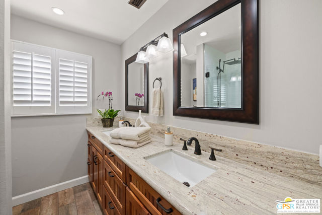 2002 S Bobolink Lane, Palm Springs CA: https://media.crmls.org/mediaz/a4011a86-0d98-457c-871d-dc5e3d8e00e6.jpg