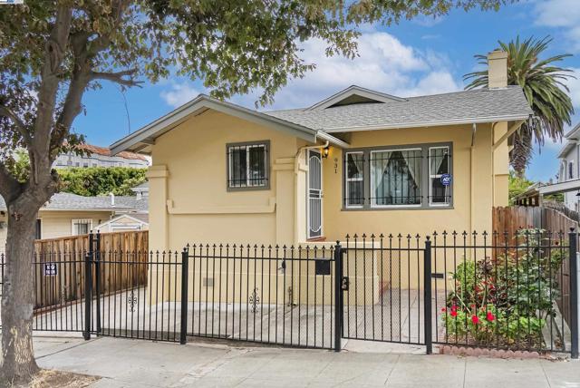 931 E 23Rd St, Oakland CA: https://media.crmls.org/mediaz/a40156a2-6201-491f-8378-aa5441366374.jpg