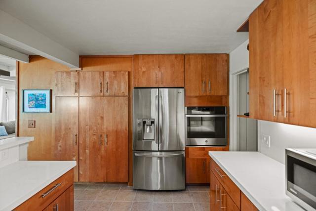 3483 Ocean Avenue, Carmel CA: https://media.crmls.org/mediaz/a40169f7-0ec4-42c3-a1a8-8012be7dd0dc.jpg