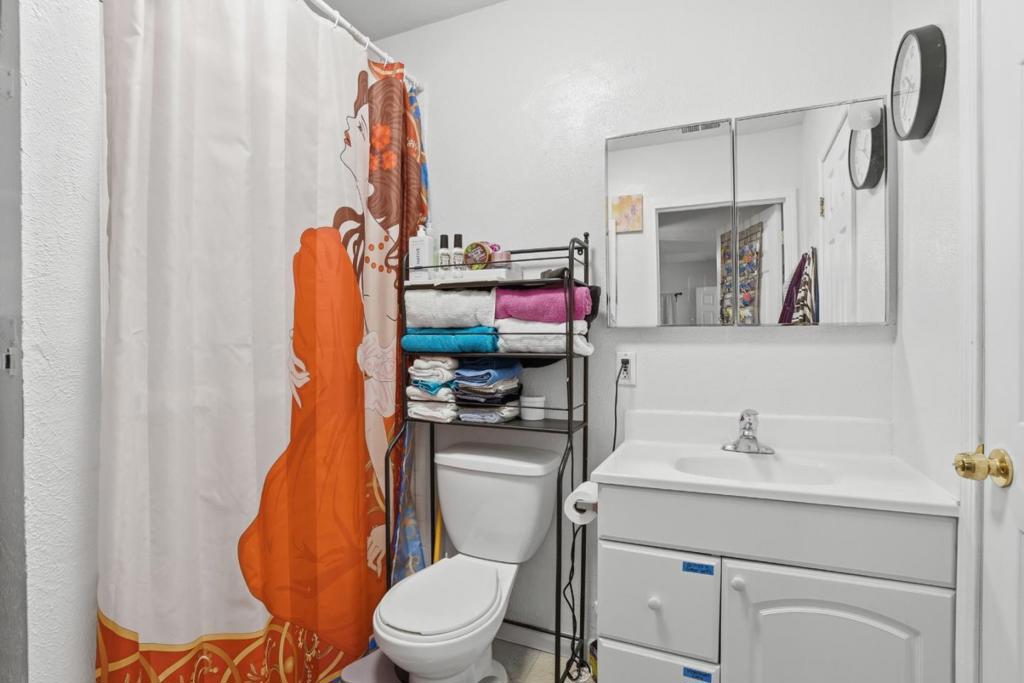 https://media.crmls.org/mediaz/a401798b-d871-4d26-b40a-600357cadc26.jpg?preset=X-Large