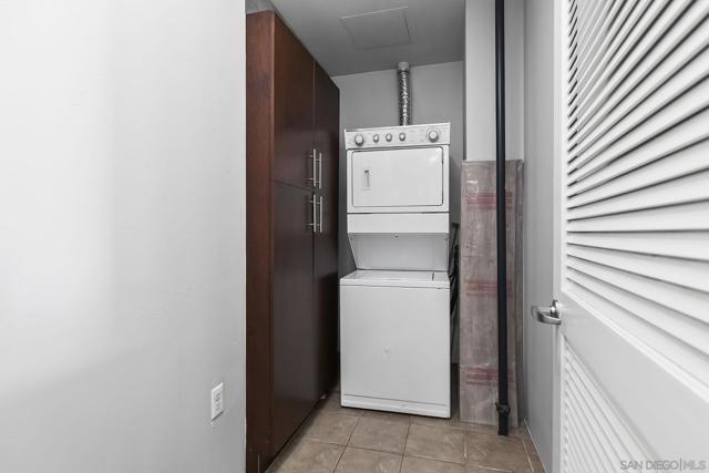 1025 Island Ave, San Diego CA: https://media.crmls.org/mediaz/a40188e2-6ef0-4520-b330-bc25743ba946.jpg