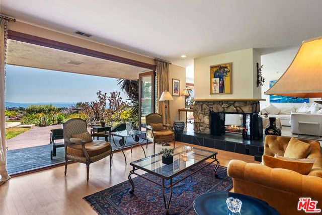 1166 LAS PULGAS Place, Pacific Palisades CA: https://media.crmls.org/mediaz/a401c173-ce34-4ac8-a817-c0135082ac45.jpg