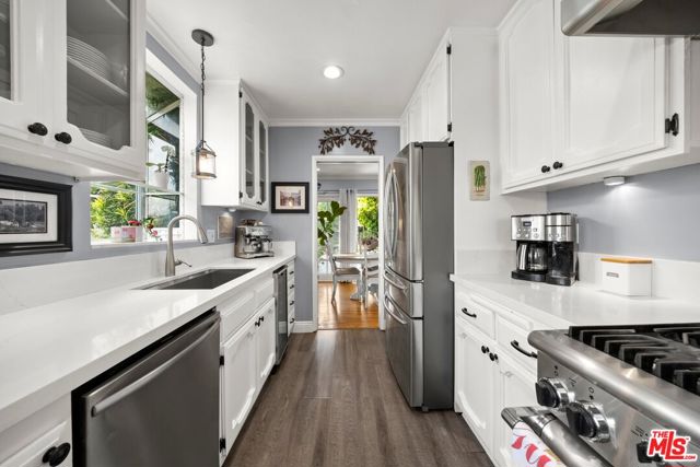 6432 Petit Avenue, Van Nuys CA: https://media.crmls.org/mediaz/a4021fe7-eb93-490d-8b24-1c007fd2058a.jpg