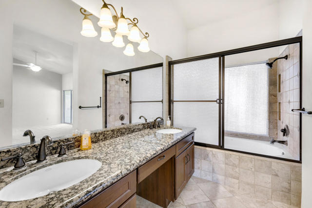 40180 Eastwood Lane, Palm Desert CA: https://media.crmls.org/mediaz/a402501e-bddb-4e41-a394-419234b6cd01.jpg