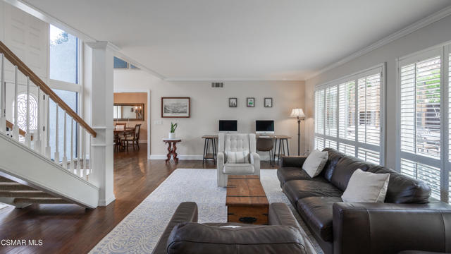 1635 Swansea Place, Westlake Village CA: https://media.crmls.org/mediaz/a40256e7-f932-420f-9856-9bbd94299069.jpg
