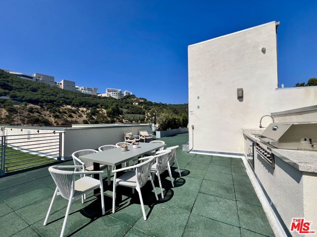 11715 W BELLAGIO Road, Los Angeles CA: https://media.crmls.org/mediaz/a402c7db-812f-46ec-af2d-3d914ca2d5a8.jpg