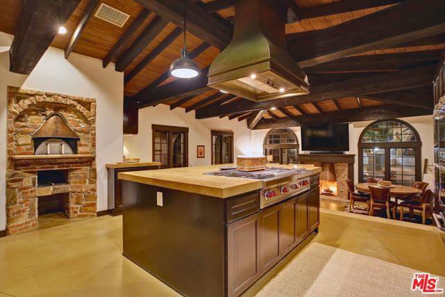 2570 Nichols Canyon Road, Los Angeles CA: https://media.crmls.org/mediaz/a40359d7-fe1d-47a7-92da-77bd690654f2.jpg