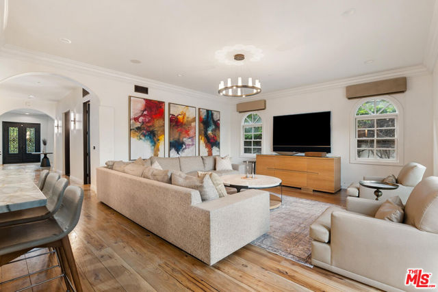 327 22nd Street, Santa Monica CA: https://media.crmls.org/mediaz/a4038595-80fe-4ec4-be49-fdfce2df1a65.jpg