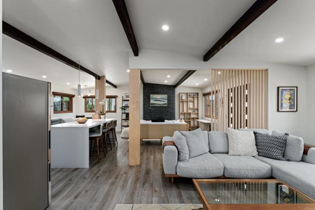 Detail Gallery Image 6 of 42 For 1011 13 Neptune Ave, Encinitas,  CA 92024 - 3 Beds | 3/1 Baths