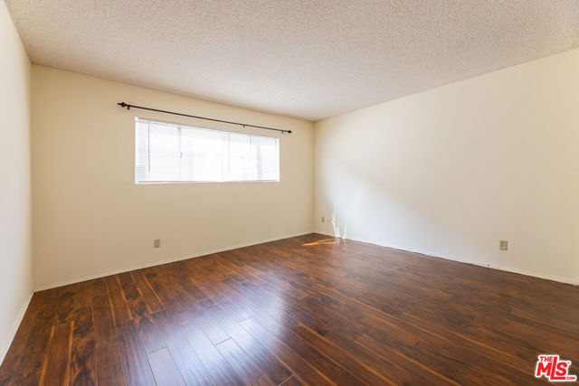 5330 Zelzah Avenue, Encino CA: https://media.crmls.org/mediaz/a403dab4-d628-48fe-b4d9-34ca3cc29a00.jpg