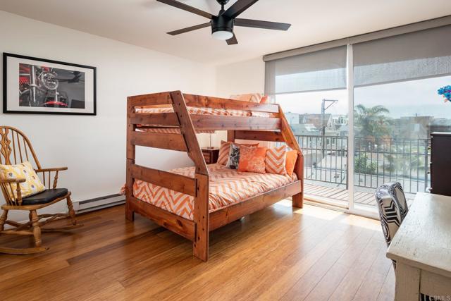 3750 Bayside Walk, San Diego CA: https://media.crmls.org/mediaz/a4041394-7c97-44b3-8959-0199d3c0da8c.jpg