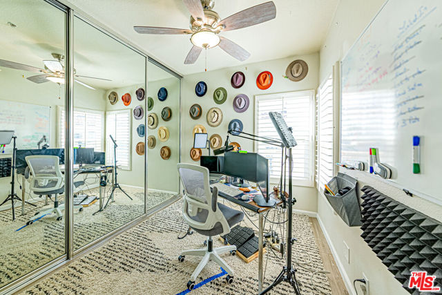 415 Townsquare Lane, Huntington Beach CA: https://media.crmls.org/mediaz/a4049ff7-4539-4969-afa9-ad4021379f0a.jpg