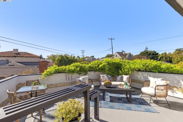 1630 Dayton Ave, Alameda CA: https://media.crmls.org/mediaz/a404bbcc-4e84-4e01-8ba0-4c9755aa3159.jpg