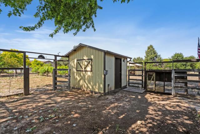 220 Holliday Drive, Hollister CA: https://media.crmls.org/mediaz/a405535a-2061-47c6-9011-8a1ade967701.jpg