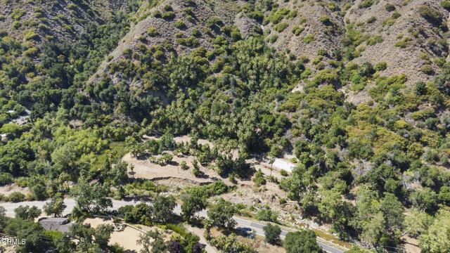 16825 Maricopa Highway, Ojai CA: https://media.crmls.org/mediaz/a405ab96-66ce-4aee-8c69-3f2b52e6ffbf.jpg