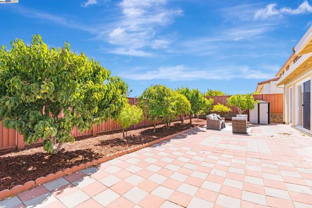 4005 Sarasta Bay Dr, Pittsburg CA: https://media.crmls.org/mediaz/a405f867-5845-4d2a-9f21-366449d44218.jpg